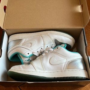 Air jordan sneakers. White & teal